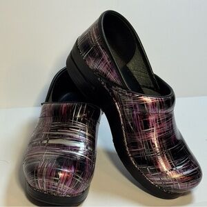 Dansko Women's Clogs in Black and Purple 39